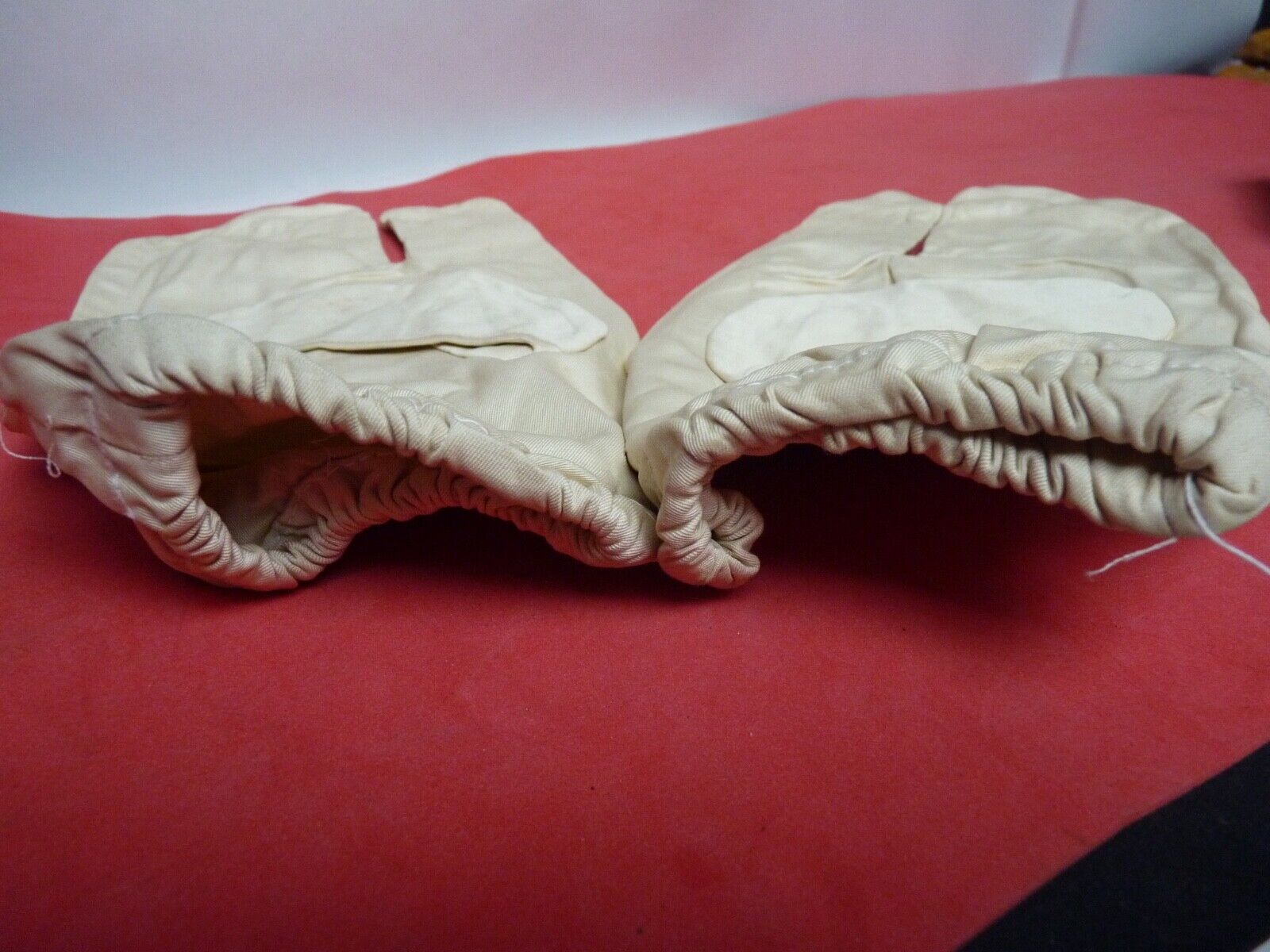Original WW2 British Army Gunners Winter White Gloves - 1942 - The Militaria Shop