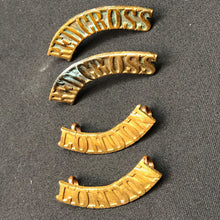 Charger l'image dans la galerie, Original WW1 British Army Red Cross London Brass Shoulder Titles Set - The Militaria Shop