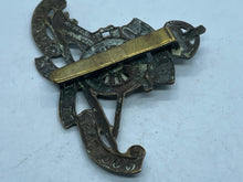 Load image into Gallery viewer, Original British Army WW1 / WW2 Royal Artillery Brass Cap Badge - The Militaria Shop