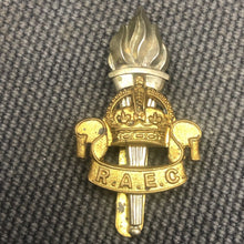 Load image into Gallery viewer, Original WW2 British Army Cap Badge - Royal Army Education Corps - The Militaria Shop