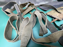Lade das Bild in den Galerie-Viewer, Original Large Group of British Army 37 Pattern Mixed Webbing - The Militaria Shop