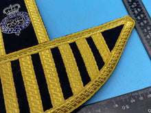 Lade das Bild in den Galerie-Viewer, Original Single British Army Grenadier Guards Bandsman's Epaulette / Wing - The Militaria Shop