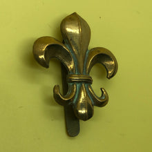 Load image into Gallery viewer, Original WW1 British Army Manchester Regiment Fleur du Lis Cap Badge - The Militaria Shop