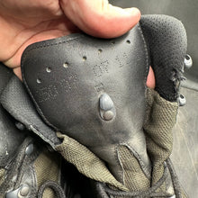 Lade das Bild in den Galerie-Viewer, Army Black Leather High Top Magnum Combat Boots - Size EU 40 - UK 6.5 - 250 - The Militaria Shop