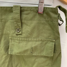 Charger l'image dans la galerie, Genuine British Army Surplus Lightweight Men's Shorts - Size 80cm Waist - The Militaria Shop