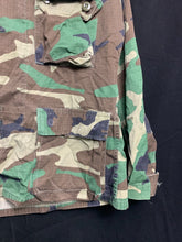 Load image into Gallery viewer, US Army Jacket Mens Woodland Camo Combat Military USA BDU Coat - 37" Chest - The Militaria Shop