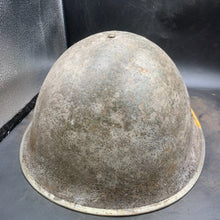 Lade das Bild in den Galerie-Viewer, Original WW2 British/Canadian Army Mk3 Turtle Combat Helmet - The Militaria Shop