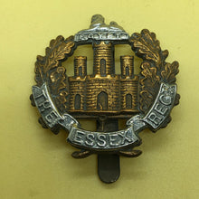 Load image into Gallery viewer, Original WW1/WW2 British Army The Essex Regiment Cap Badge - The Militaria Shop