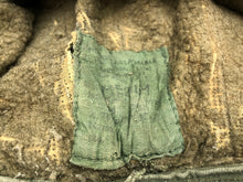 Lade das Bild in den Galerie-Viewer, Original Korean War Era British Army Middle Parka Detatchable Hood - Size Medium - The Militaria Shop