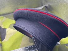 Lade das Bild in den Galerie-Viewer, Original British Army Royal Engineers Corps Peaked Cap - 55cm - The Militaria Shop
