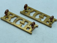 Charger l'image dans la galerie, Original WW1 British Army Gloucestershire Hussars Regiment Shoulder Titles - The Militaria Shop