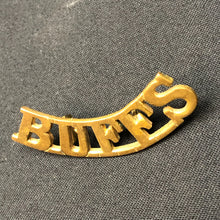 Load image into Gallery viewer, Original WW1 British Army Royal East Kent Buffs Brass Shoulder Title - The Militaria Shop