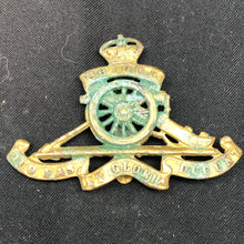 Load image into Gallery viewer, Genuine WW2 British Army Brass Cap Badge - Royal Artillery - The Militaria Shop