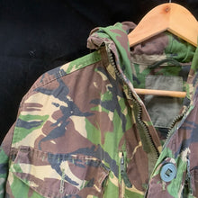 Lade das Bild in den Galerie-Viewer, Genuine British Army Surplus DPM Windproof Combat Smock - Size 180/96 - The Militaria Shop
