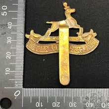 Lade das Bild in den Galerie-Viewer, Original British Army WW1 / WW2 Royal Canadian Dragoons Cap Badge - The Militaria Shop