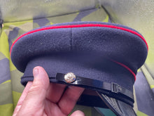 Lade das Bild in den Galerie-Viewer, Original British Army Royal Engineers Peaked Cap - Size 54cm - The Militaria Shop
