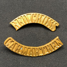 Load image into Gallery viewer, Original WW1/WW2 British Army Red Cross Carmarthen Brass Shoulder Title Set - The Militaria Shop