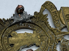 Charger l'image dans la galerie, Original WW1 / WW2 The Royal Regiment of Canada Cap Badge - The Militaria Shop