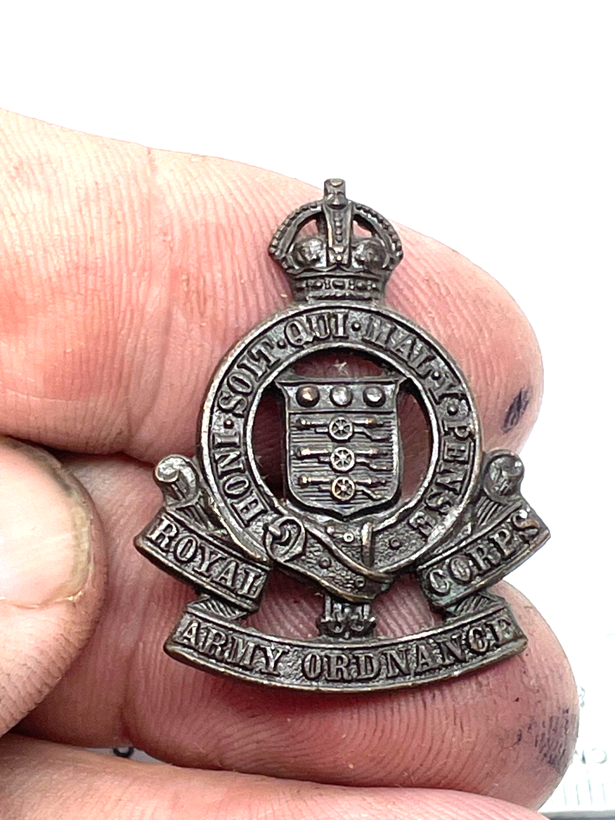 Original British Army WW1 / WW2 Royal Ordnance Corps Officer's Bronze Cap Badge - The Militaria Shop