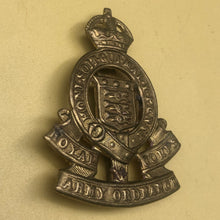 Lade das Bild in den Galerie-Viewer, Original WW2 British Army Royal Army Ordnance Corps RAOC Cap Badge - The Militaria Shop