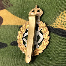 Charger l'image dans la galerie, Original WW2 British Cap Badge - Royal Army Veterinary Corps - The Militaria Shop