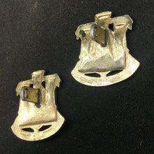 Charger l'image dans la galerie, Original British Collar Badge Pair - Dorset Regiment - The Militaria Shop