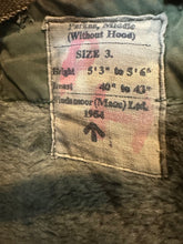 Lade das Bild in den Galerie-Viewer, Genuine British Army Issue 1950s Middle Parka Coat Size 3 - 43" Chest - RARE - The Militaria Shop