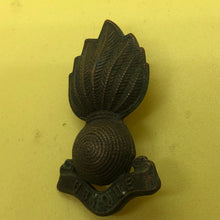 Load image into Gallery viewer, Original WW1/WW2 British Army Royal Artillery Cap Badge - The Militaria Shop