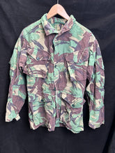 Lade das Bild in den Galerie-Viewer, Surplus British Army DPM Pattern Camouflaged Smock Combat-170/96 - The Militaria Shop