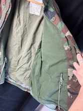 Lade das Bild in den Galerie-Viewer, Genuine US M65 Woodland Camouflage Field Jacket - Medium Regular - The Militaria Shop