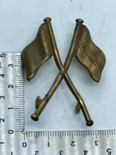 Lade das Bild in den Galerie-Viewer, Original WW1 / WW2 British Army Signallers Flag Sleeve Qualification Badge - The Militaria Shop