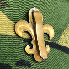 Lade das Bild in den Galerie-Viewer, Original WW1 British Cap Badge - Manchester Regiment - The Militaria Shop