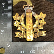 Load image into Gallery viewer, Original Canadian Army Le Régiment de Hull Beret / Cap Badge - The Militaria Shop
