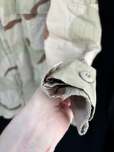 Load image into Gallery viewer, Gulf War US Army DCU Camouflaged Combat Field Coat/Jacket - Small/Regular - The Militaria Shop