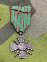 Load image into Gallery viewer, Original WW1 French Army - 1914/18 Croix du Guerre Medal - The Militaria Shop