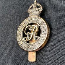 Lade das Bild in den Galerie-Viewer, Original WW1 British Army Regimental Cap Badge - Second Regiment of Life Guards - The Militaria Shop