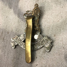 Load image into Gallery viewer, Original WW1 WW2 British Army Royal Army Pay Corps RAPC Cap Badge - The Militaria Shop