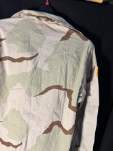 Charger l'image dans la galerie, Gulf War US Army DCU Camouflaged Combat Field Coat/Jacket - Medium/Short - The Militaria Shop