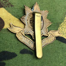 Lade das Bild in den Galerie-Viewer, Original WW1 British Cap Badge - Worcestershire Regiment - The Militaria Shop