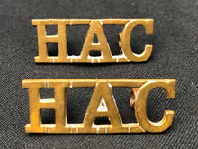 Load image into Gallery viewer, Original WW1 British Army Brass Shoulder Titles - Honourable Artillery Company - The Militaria Shop