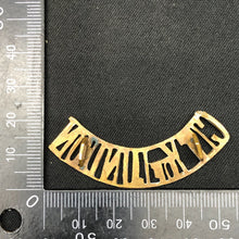 Load image into Gallery viewer, Original WW1 British Army City of London Brass Shoulder Title - The Militaria Shop