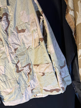 Load image into Gallery viewer, Gulf War US Army DCU Camouflaged Combat Field Coat/Jacket - Medium/Long - The Militaria Shop