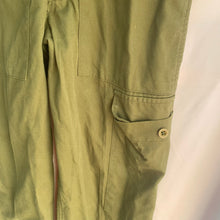 Lade das Bild in den Galerie-Viewer, Genuine British Army OD Green Lightweight Trousers - Size 26" Waist - The Militaria Shop