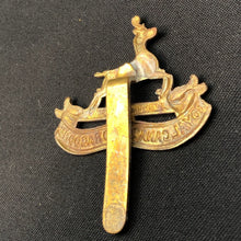 Lade das Bild in den Galerie-Viewer, Original British Army WW1 / WW2 Royal Canadian Dragoons Cap Badge - The Militaria Shop