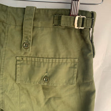 Lade das Bild in den Galerie-Viewer, Genuine British Army Surplus OD Green Lightweight Combat Trousers Size 75/76/92 - The Militaria Shop