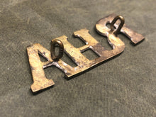 Lade das Bild in den Galerie-Viewer, Genuine British Army Brass Shoulder Title - Royal Horse Artillery RHA - The Militaria Shop