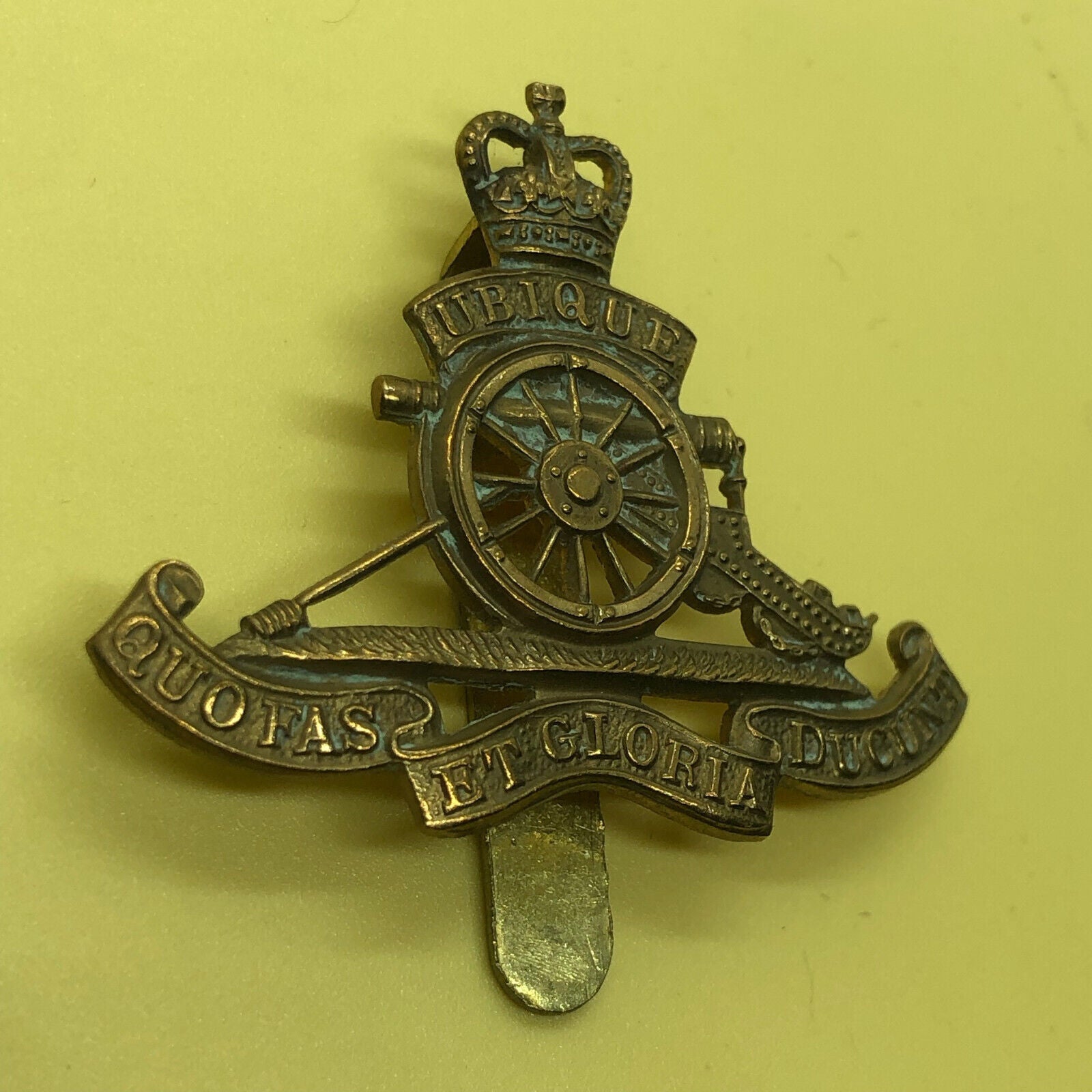 Genuine British Army Cap Badge - Royal Artillery - The Militaria Shop