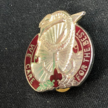 Charger l'image dans la galerie, Vintage Enamel Pin - US Army 97th General Hospital Crest DI/DUI CB Badge - The Militaria Shop