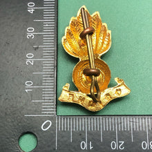 Load image into Gallery viewer, Genuine British Army Cap Badge - Royal Artillery - The Militaria Shop