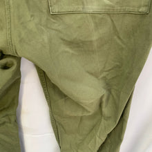 Charger l'image dans la galerie, Genuine British Army Surplus Lightweight Men's Trousers - Size 80/80/96 - The Militaria Shop